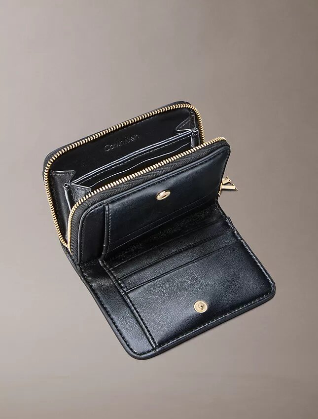Leather Medium Zip Wallet Leather Medium Zip Wallet